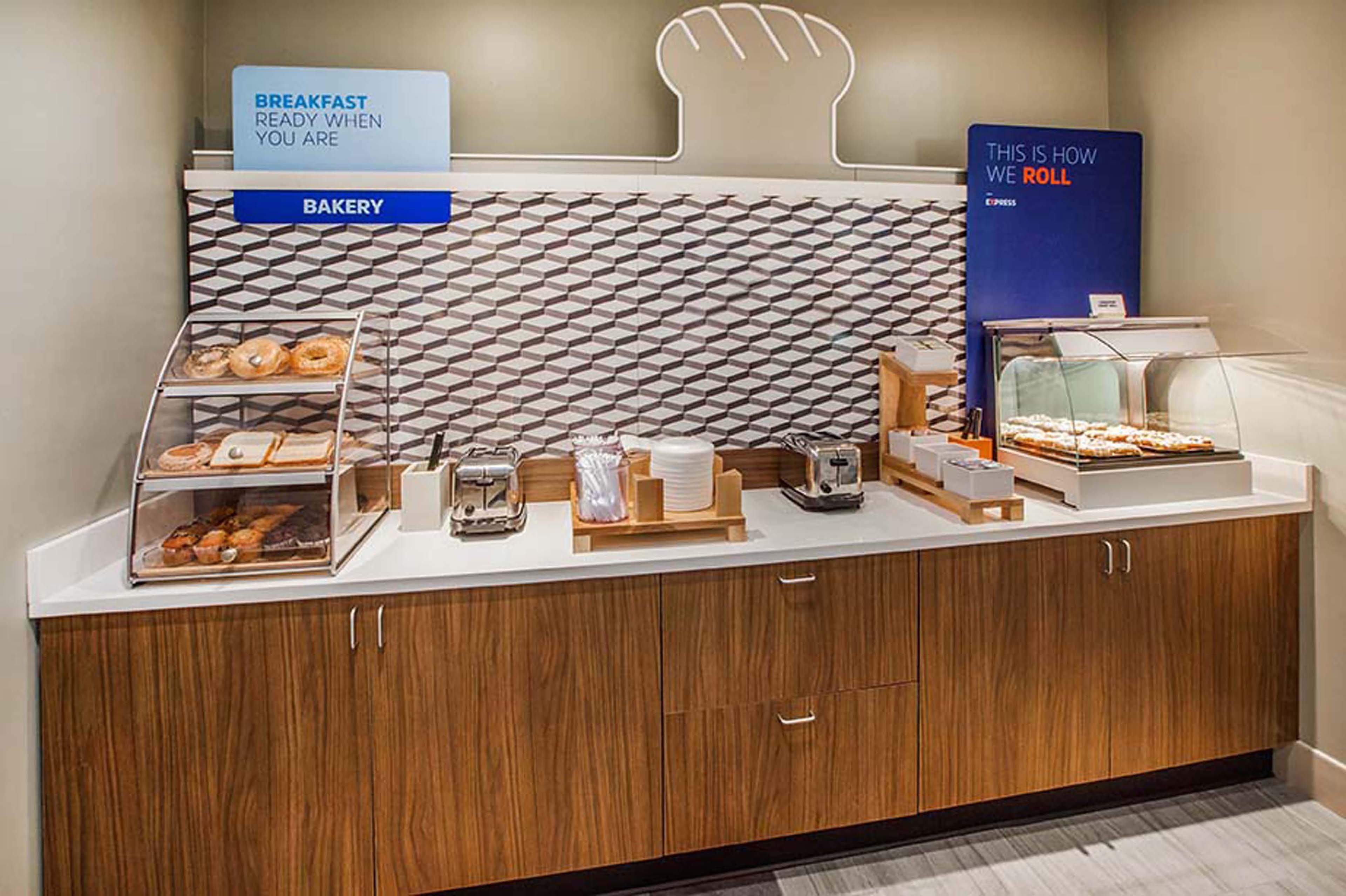 Holiday Inn Express & Suites Raleigh Airport - Brier Creek By Ihg Luaran gambar