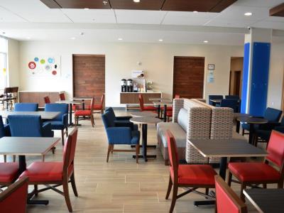 Holiday Inn Express & Suites Raleigh Airport - Brier Creek By Ihg Luaran gambar